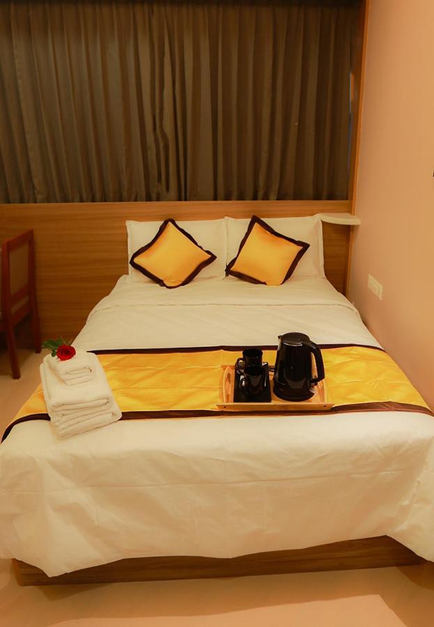 Hotel Emirates Kannangad ภายนอก รูปภาพ